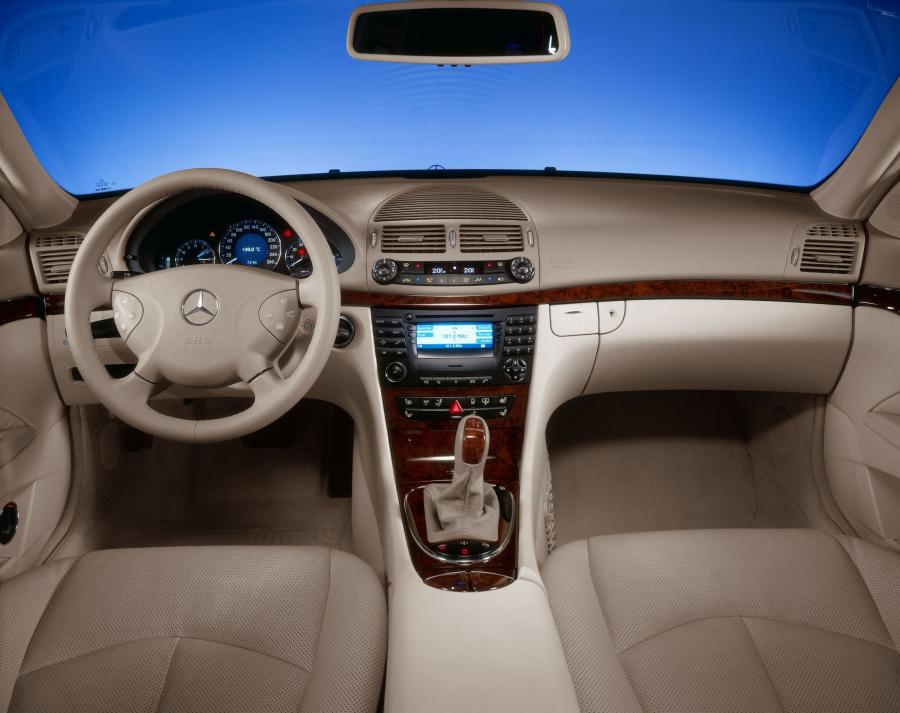  Mercedes-Benz E-Class 2002 года  (фото 420 из 448)